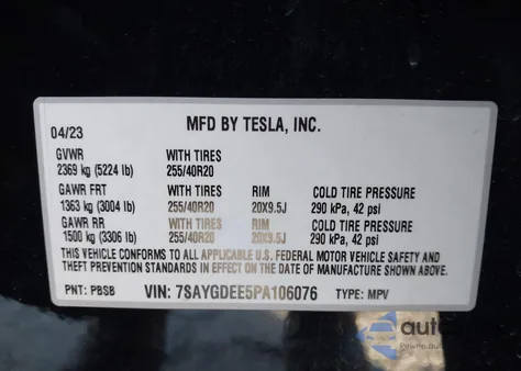 2023 Tesla Model Y Awd/Long Range Dual Motor All-Wheel Drive z USA, uszkodzony, nr VIN 7SAYGDEE5PA106076